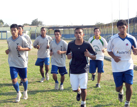 San José entrenó con dos refuerzos