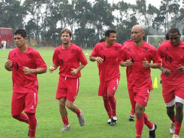 Aurich entrena para cotejo con Estudiantes6