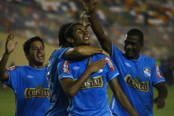 Cristal le ganó a Universitario 2 a 1 en el Monumental