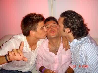 Shakira+and+pique+kiss
